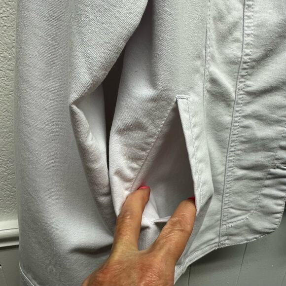 NWOT, Cb Established 1962 Women’s Sz M White Denim w/Pockets Button Down Jacket - Picture 4 of 16